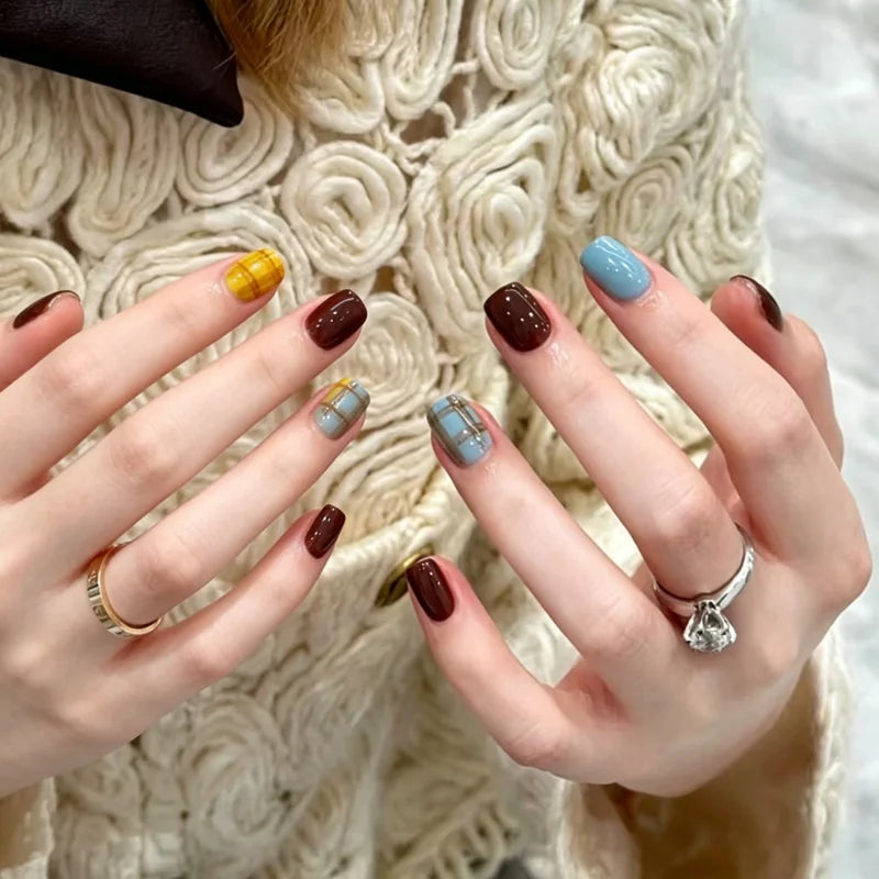 30PCS Cute Cartoon Short Fake Nails for Fall/Winter - Niche Design, Gift Set