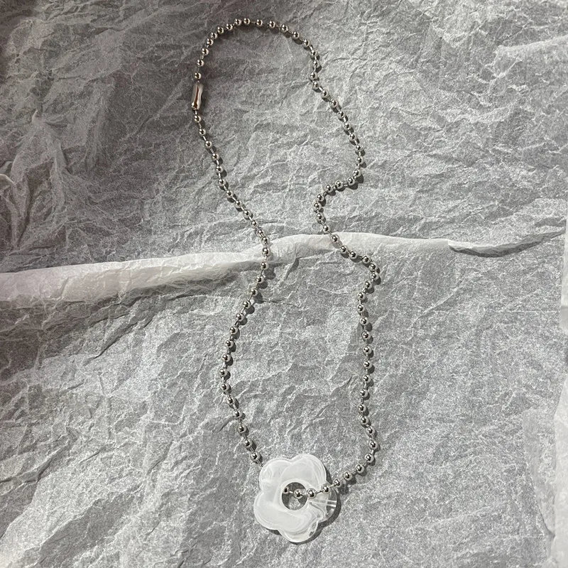 Elegant Acrylic Flowers Pendant Necklace for Women Trendy Clavicle Chain Jewelry