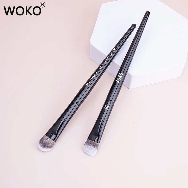 Angled Concealer Makeup Brush - Buildable Coverage Professional Tool