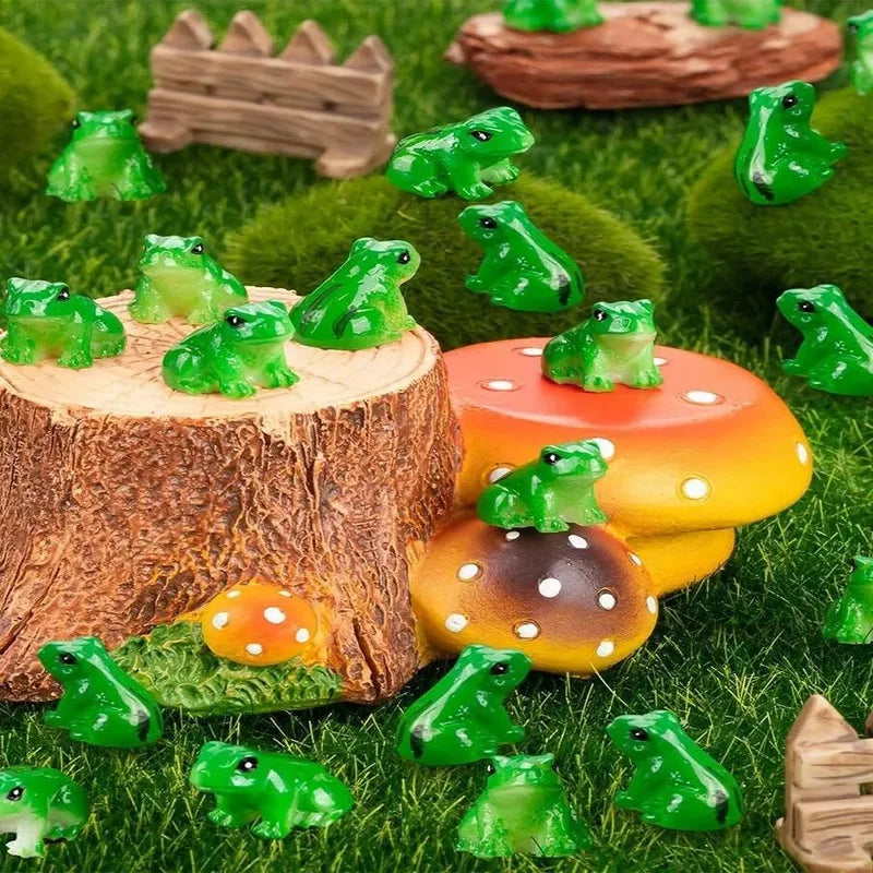 Mini Resin Frog Figurines Set for Aquarium Decor and Terrariums - 10 Pieces