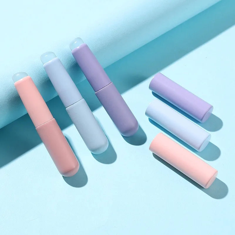 Silicone Lip Brush with Protective Cap - Oval Head for Lipstick & Concealer