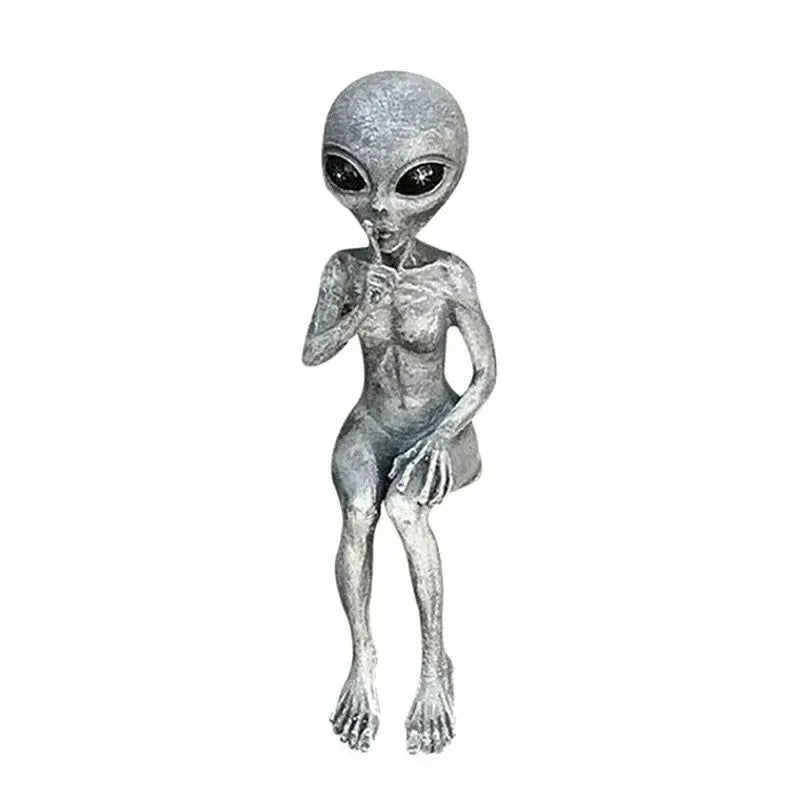 Funny Resin Alien Statue Outdoor Garden Decoration UFO Dwarf Sculpture for Halloween Christmas