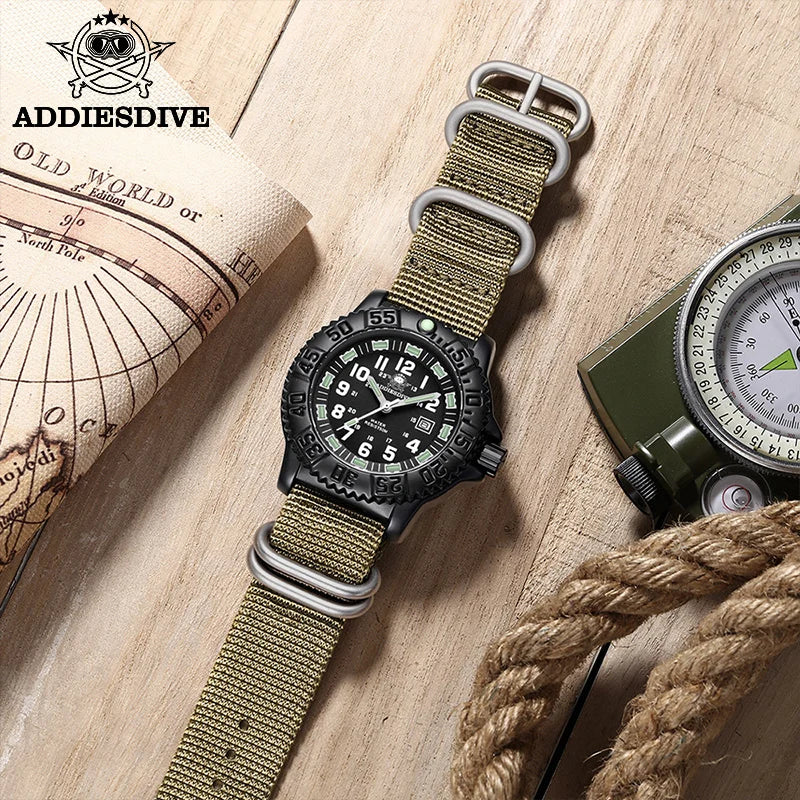 Luxury Men's Quartz Watch with Luminous Dial 50m Water Resistance and Nylon Strap