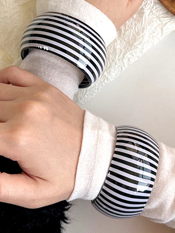 Retro Black and White Geometric Resin C-Shaped Wide Open Bangle Jewelry for Women