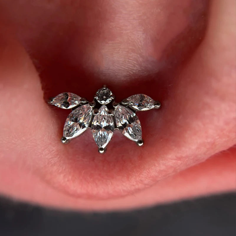 Titanium Labret Lip Piercing Ring with Zircon Flower 16G – Hypoallergenic Jewelry