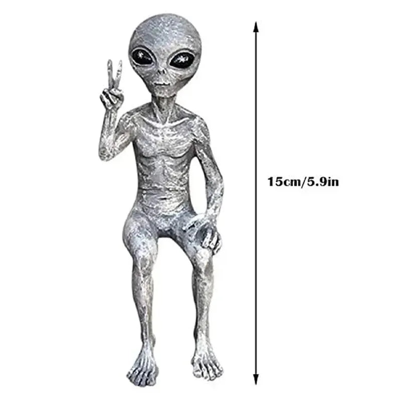 Funny Resin Alien Statue Outdoor Garden Decoration UFO Dwarf Sculpture for Halloween Christmas