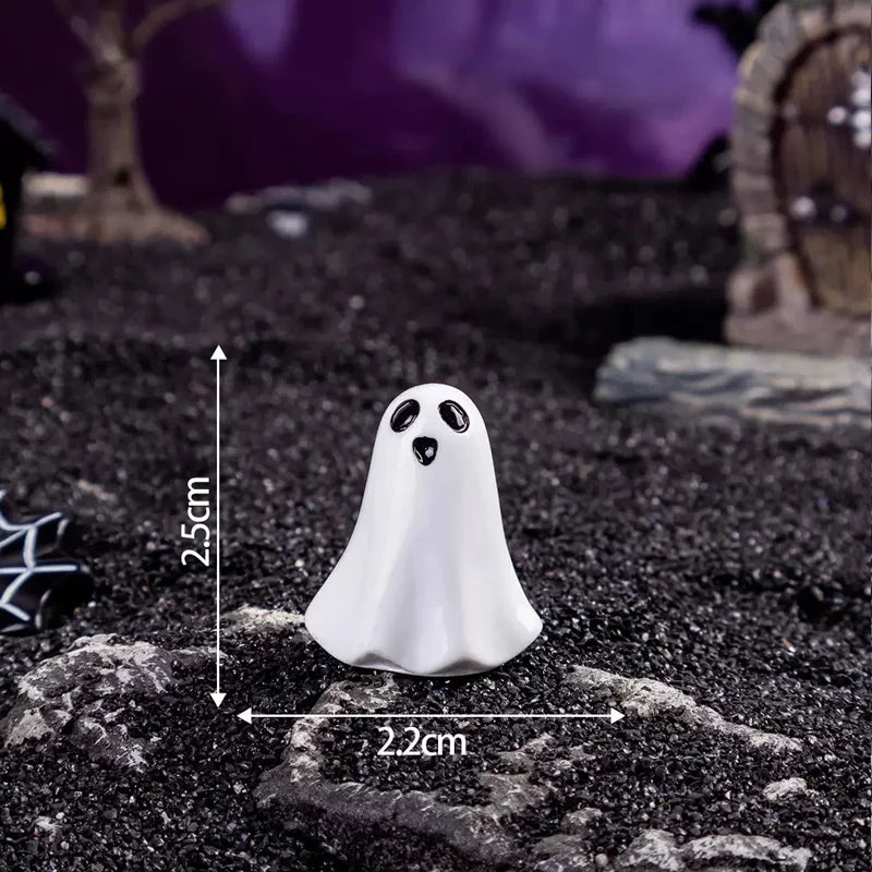 Mini Resin Ghost Figurines for Halloween Decor, Spooky Micro Landscape Set - 5 or 10 Pieces