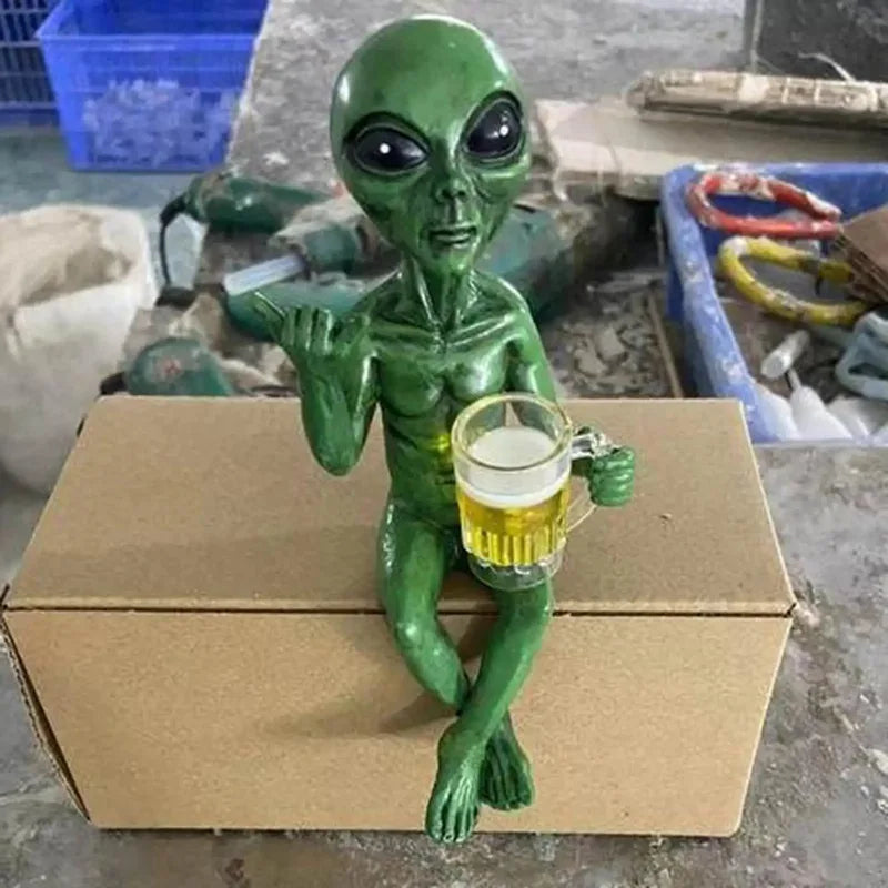 Funny Alien Beer Drinking Statue Resin Garden Decor Desktop Ornament
