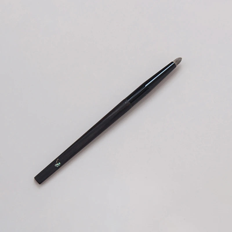 Small Tapered Makeup Brush - Eye Shadow Blending Brush with Goat & Squirrel Hair