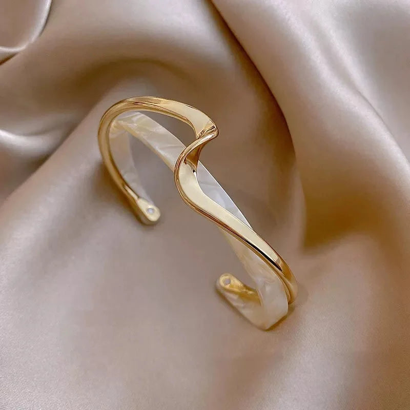 White Shellfish Bracelet Set - Geometric C-Shaped Bangles for Women Jewelry Gift