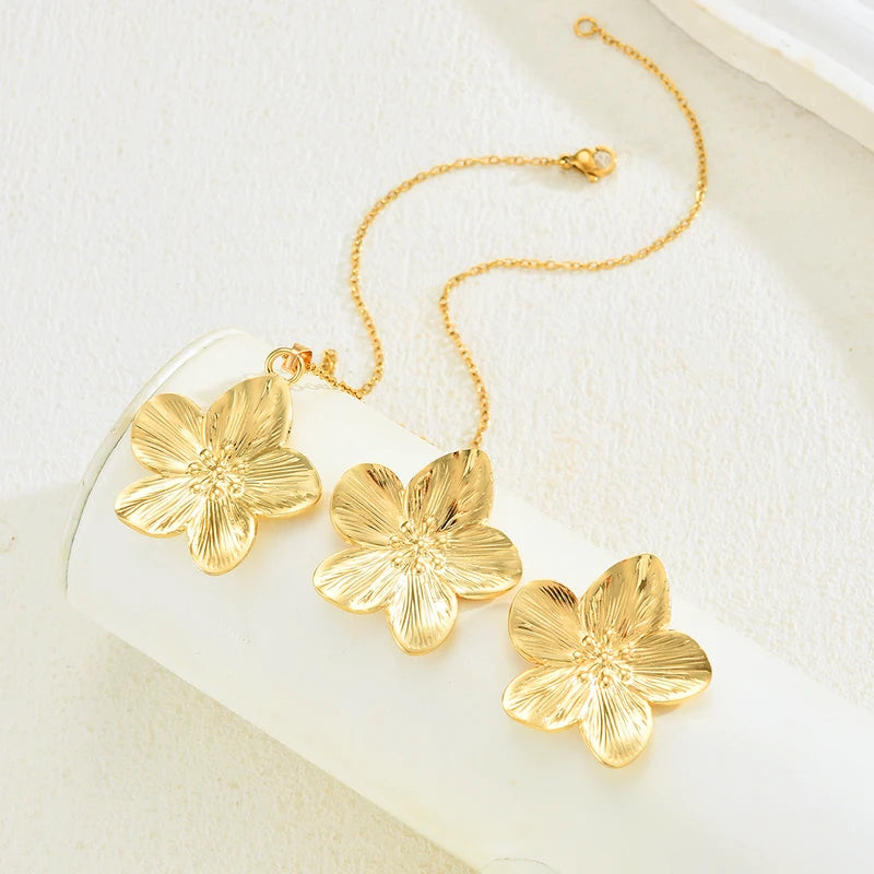 3-Piece Stainless Steel Jewelry Set with Vintage Flower Pendant and Earrings for Women