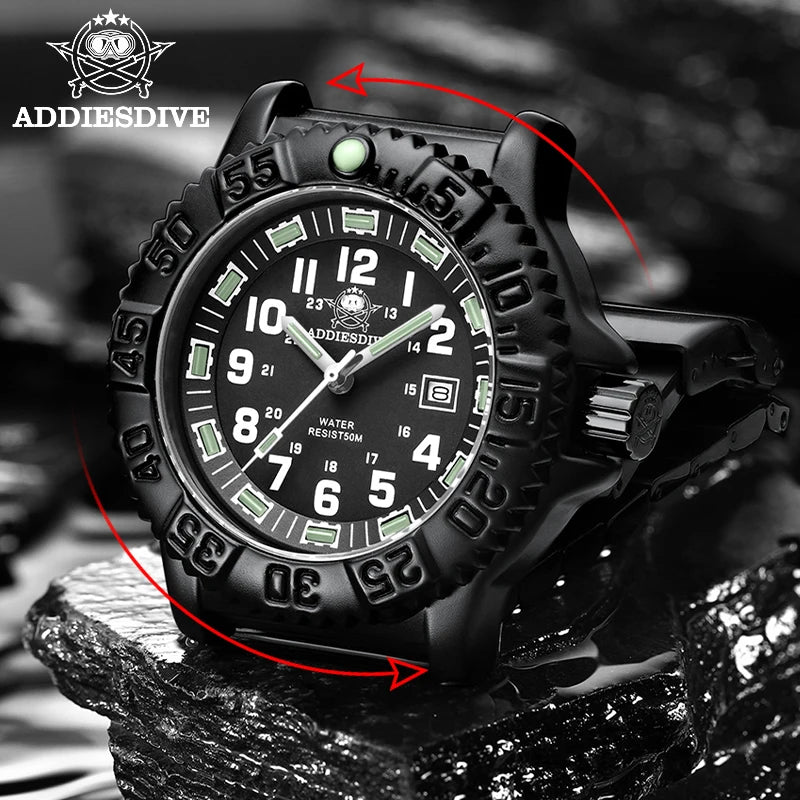 Luxury Men's Quartz Watch with Luminous Dial 50m Water Resistance and Nylon Strap