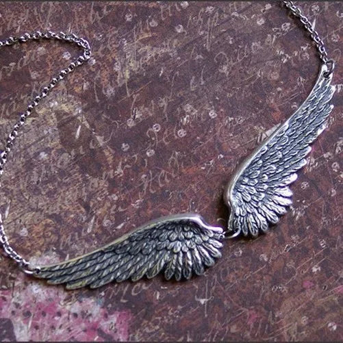 Vintage Angel Wings Feather Pendant Necklace for Women - Statement Aesthetic Chain Choker