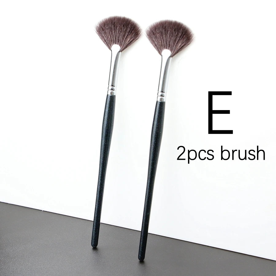 Fan Makeup Brush with Natural Goat Hair - High-Quality Face Highlighter Tool