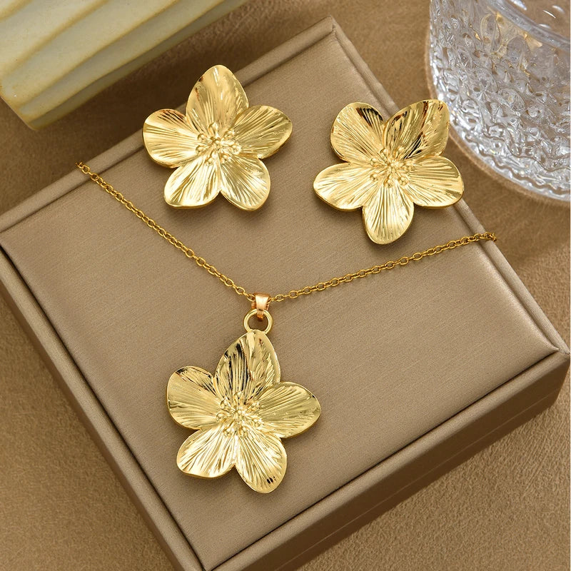 3-Piece Stainless Steel Jewelry Set with Vintage Flower Pendant and Earrings for Women