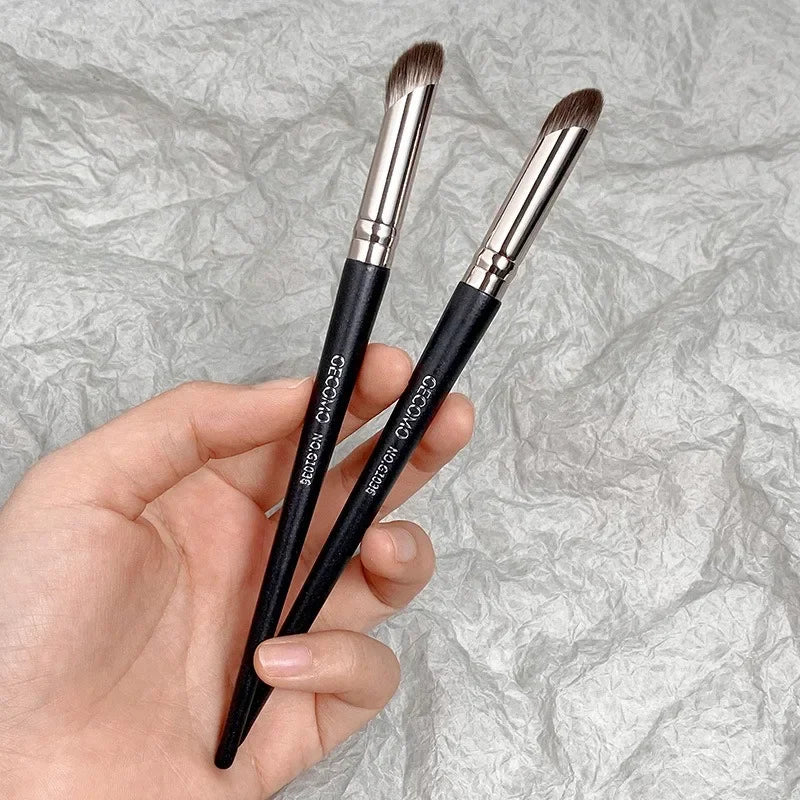 Concealer Makeup Brush - Soft Fluffy Precision Smudge Tool for Acne & Dark Circles