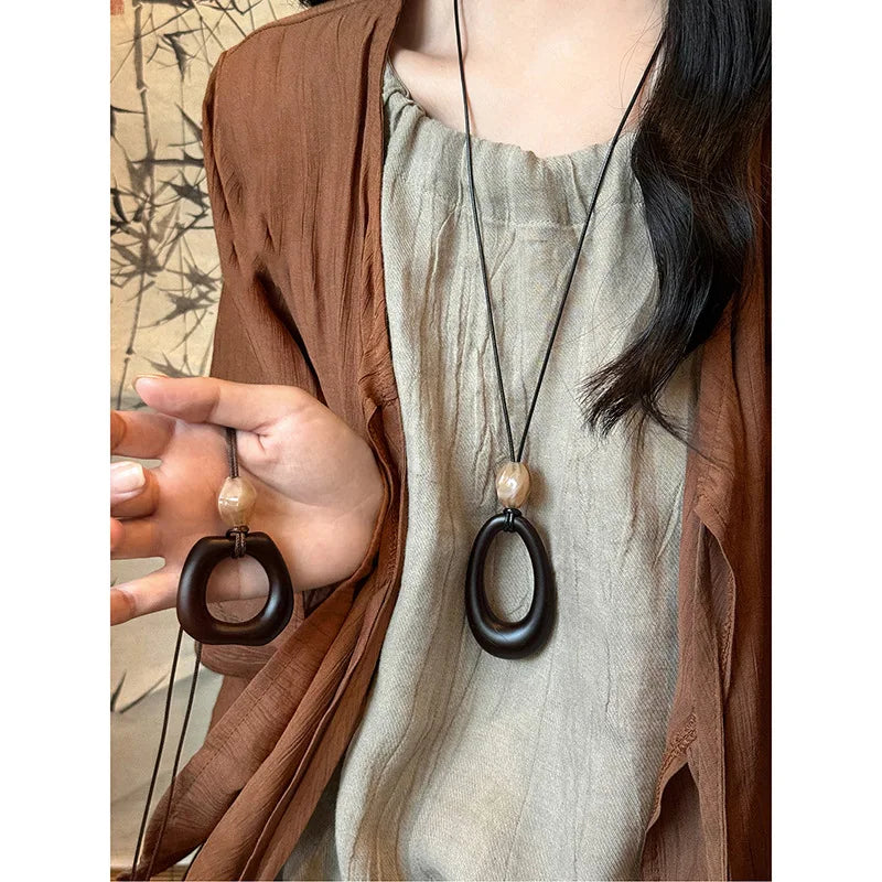 Vintage Resin Large Circle Pendant Necklace for Women Adjustable Chain Jewelry