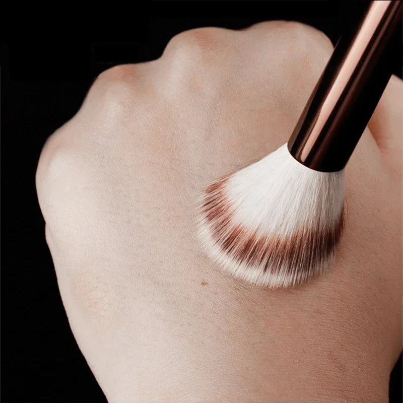 Angled Blush Brush No.15 - Contour Makeup Brush with Synthetic Hair & Metal Handle