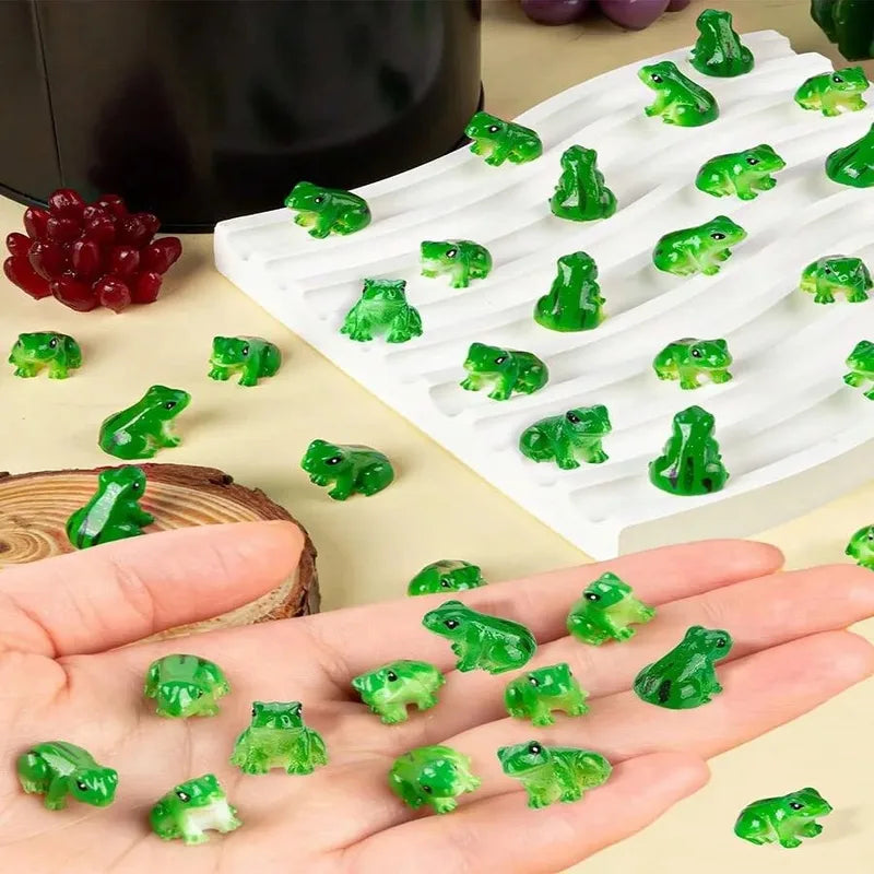 Mini Resin Frog Figurines Set for Aquarium Decor and Terrariums - 10 Pieces