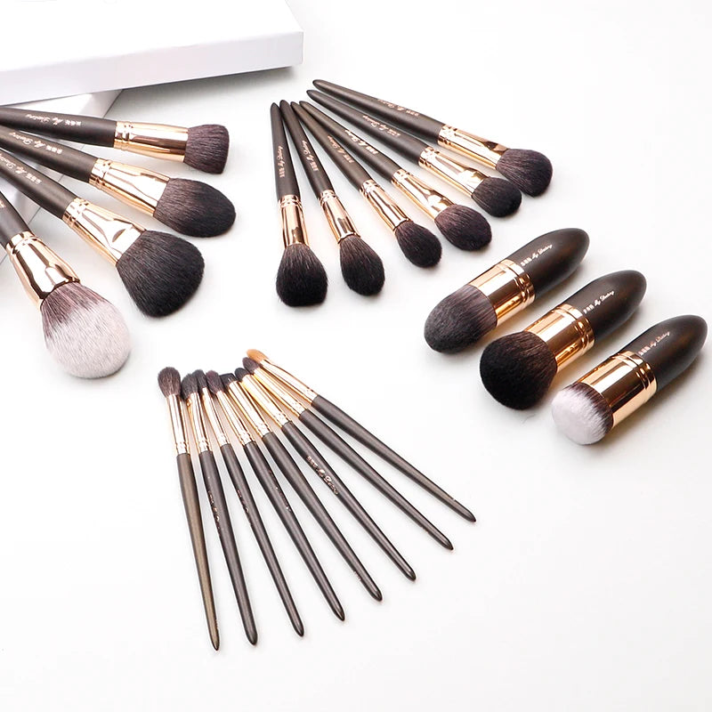 Large Round Bronzer Brush with Goat Hair for Powder and Blush Makeup