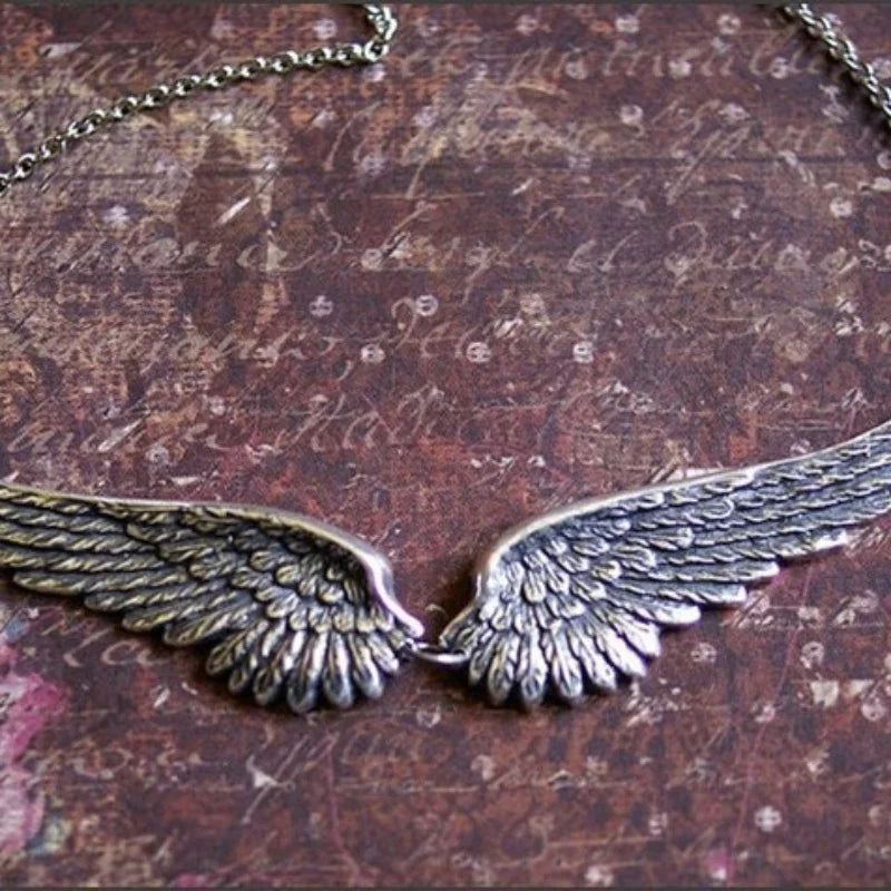 Vintage Angel Wings Feather Pendant Necklace for Women - Statement Aesthetic Chain Choker