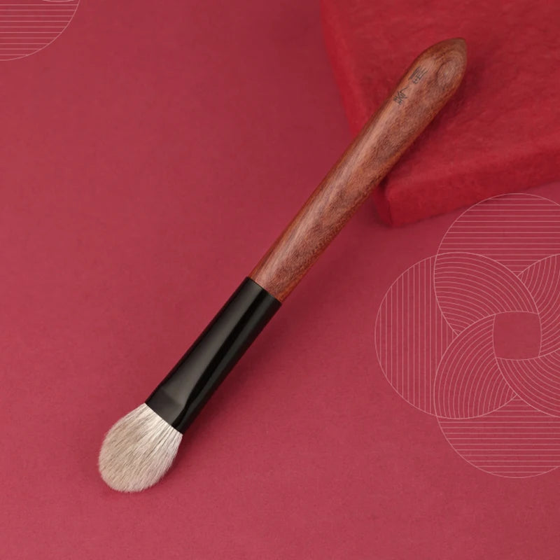 Makeup Brush Heart-Shaped Blush & Highlighter Brush Goat & Fox Hair Professional Rosewood Handle