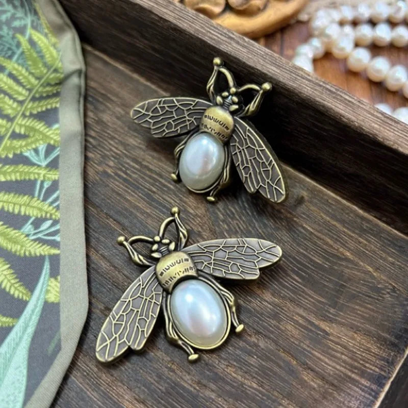 Vintage Bee Brooch Women's Accessories Trendy Collar Pin Shawl Buckle