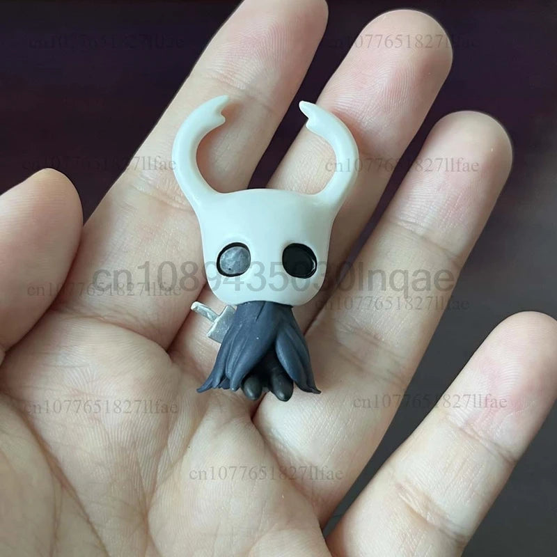 Mini Hollow Knight Knight Sitting Figurine - Cute Action Figure Model for Desk Decor
