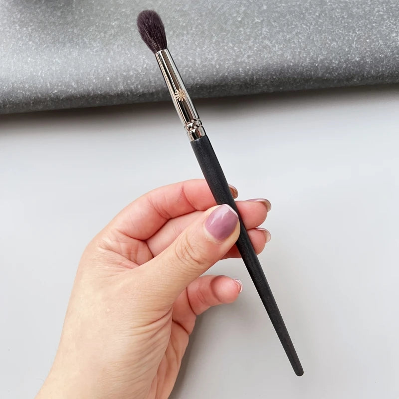 Eye Shadow Blending Brush - Natural Goat Hair Makeup Tool for Soft Application