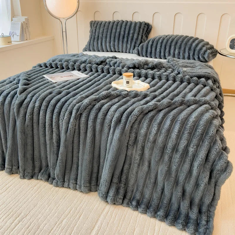 Luxurious Faux Rabbit Fur Blanket - Soft, Warm Throw for Couch, Bed & Travel