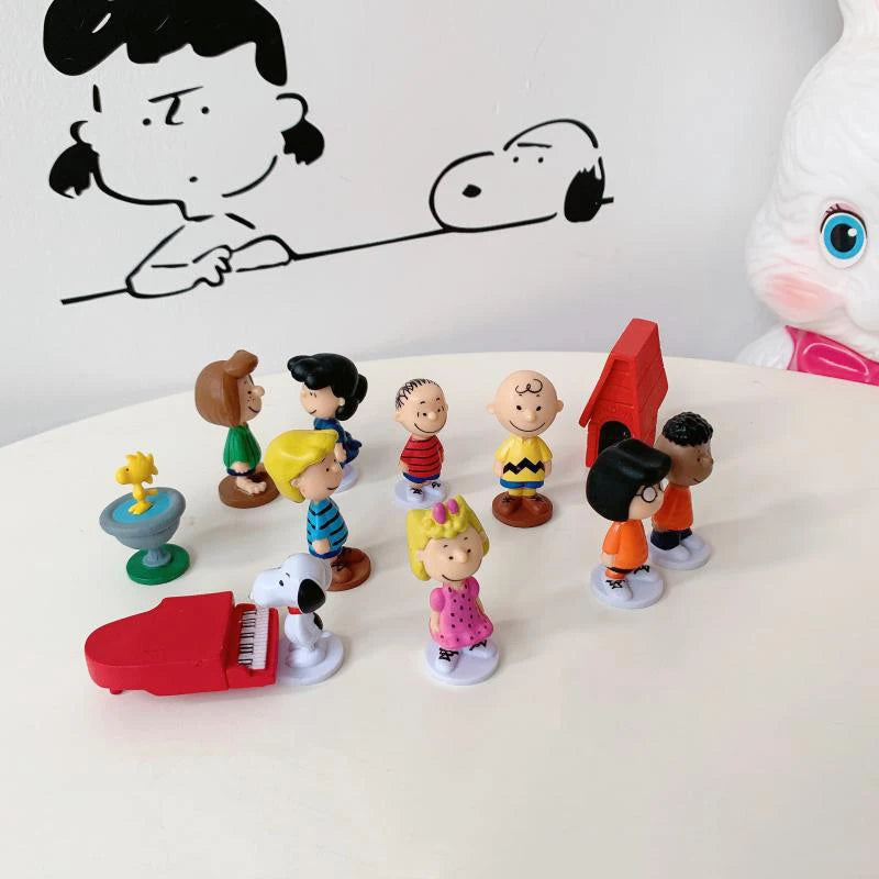 12Pcs Cartoon Snoopy Miniature Toy Figures Set for Collection and Cake Decoration