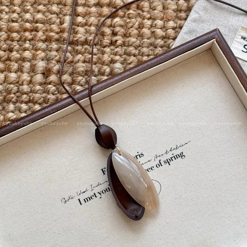 Vintage Resin Large Circle Pendant Necklace for Women Adjustable Chain Jewelry