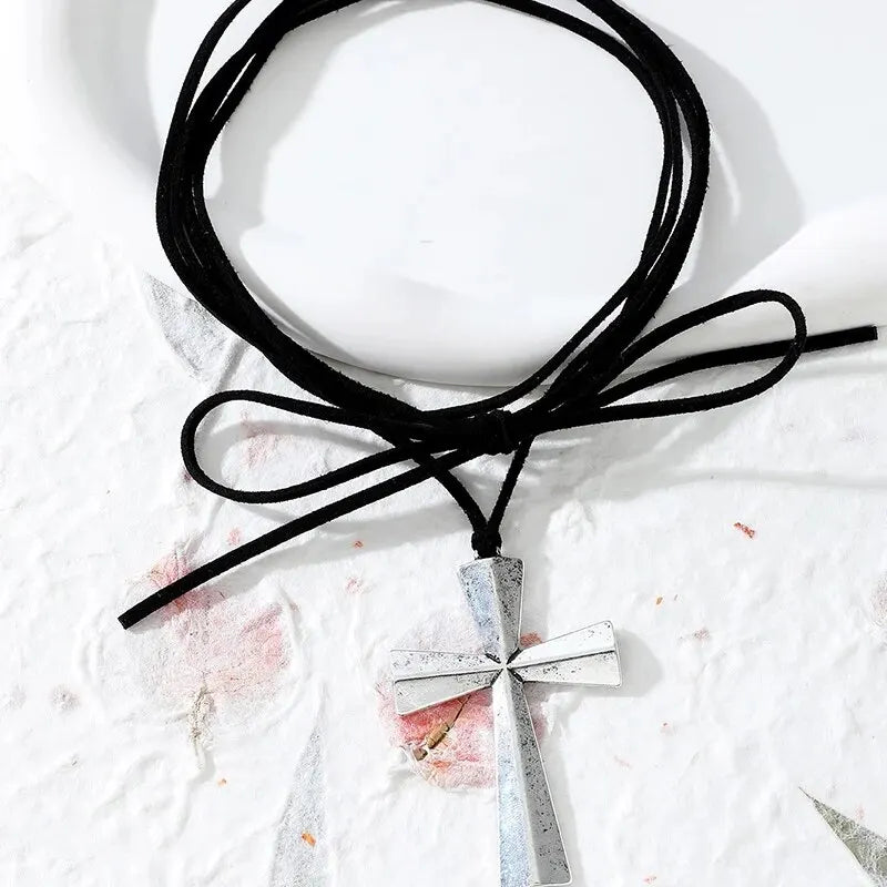 Vintage Sun Choker Necklace for Women - Retro Style Black Velvet Ribbon Pendant Jewelry