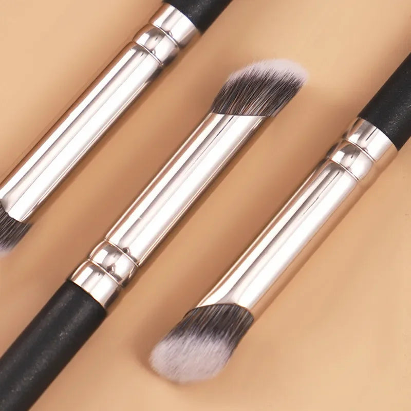 Professional Concealer Brush for Cream & Liquid Makeup - Fingertip Shape, Synthetic Hair