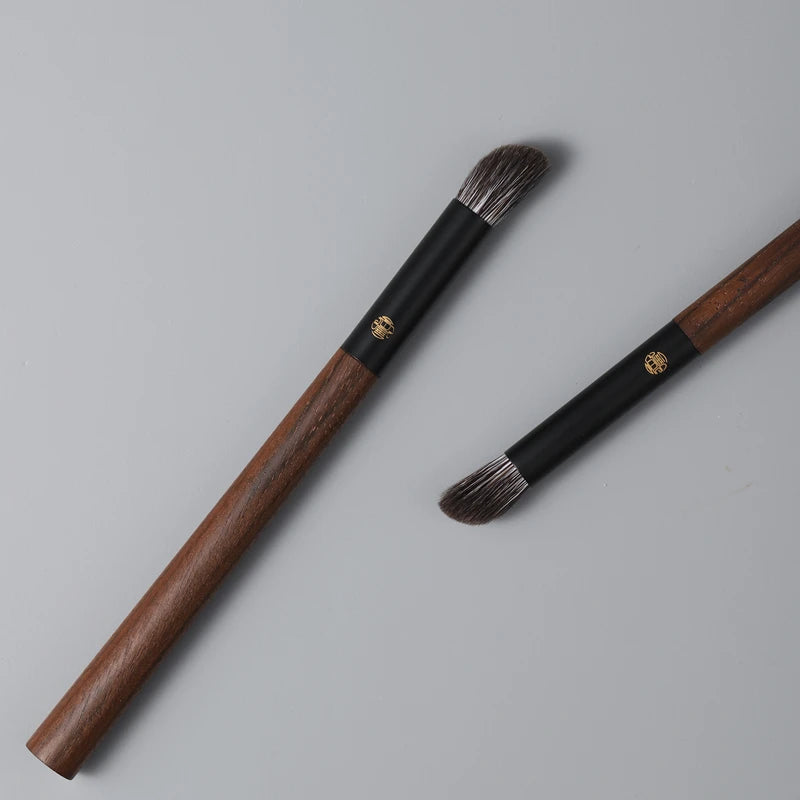 Professional Makeup Brush with Blue Fox Hair - Blending & Contouring Eye Shadow Brush