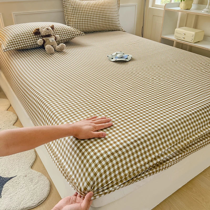 Plaid Style Fitted Bed Sheet - Skin-Friendly, Elastic Bed Cover for Kids & Teens