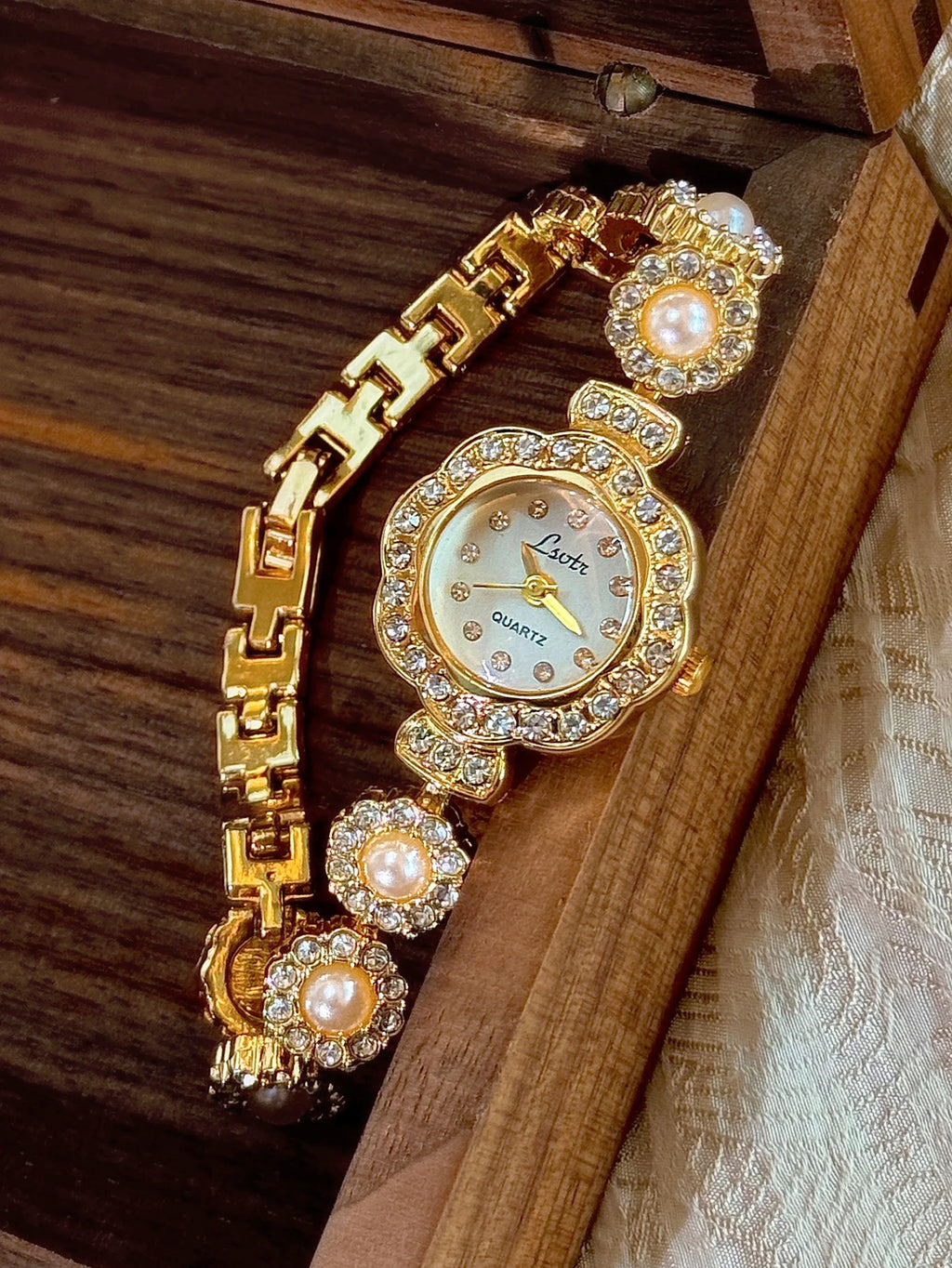 Elegant Women's Watch with Pearl Strap and Rhinestones - 30m Waterproof Round Quartz