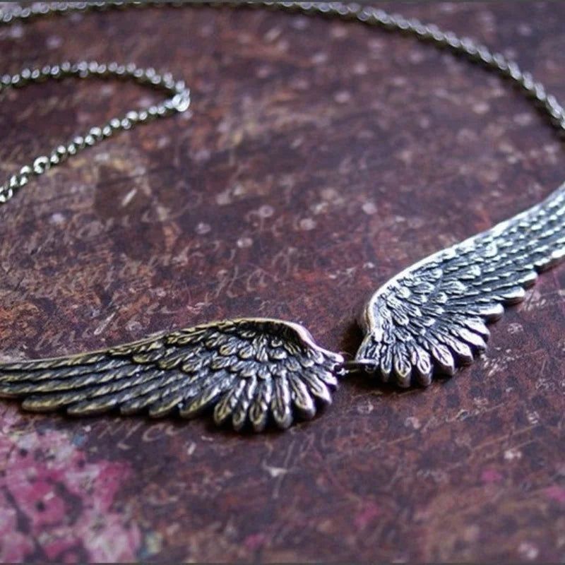 Vintage Angel Wings Feather Pendant Necklace for Women - Statement Aesthetic Chain Choker