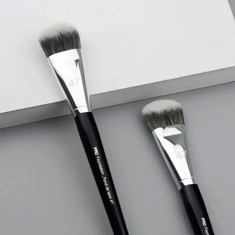 Women Face Makeup Foundation Brush with Broom Head for Liquid & Shadow Repairing