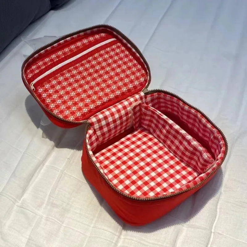 Cute Apple Pattern Makeup Bag Women Travel Cosmetic Organizer Pouch - Christmas Gift