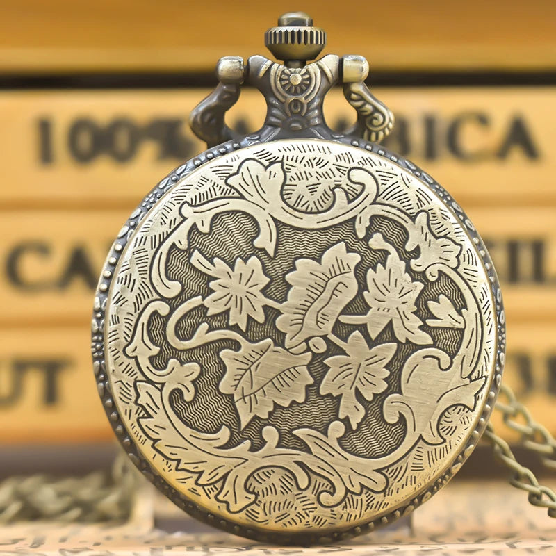 Retro Charm Quartz Pocket Watch Necklace Pendant - Geometric Hollow Carving
