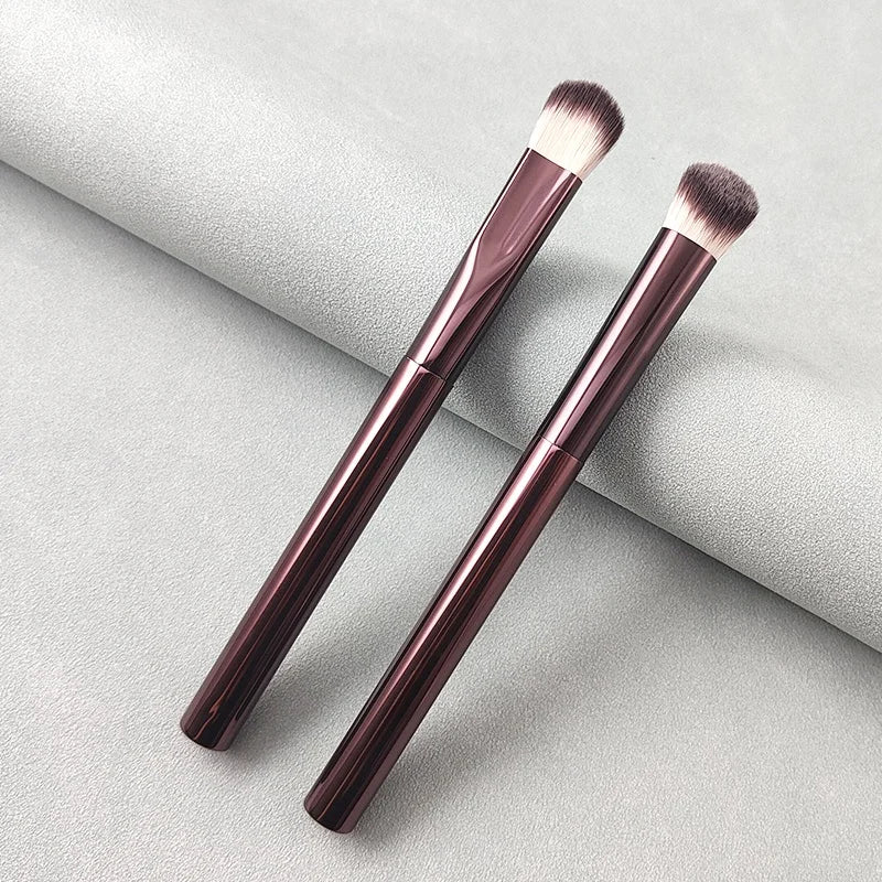 Vanish Concealer Brush - Angled Synthetic Makeup Tool for Liquid & Cream