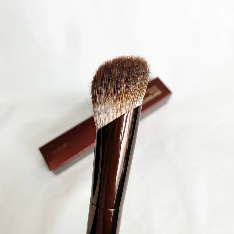Diagonal Blush Brush for Face Powder & Contour - Natural Fox Hair