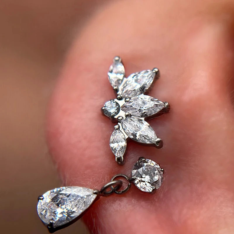 Titanium Labret Lip Piercing Ring with Zircon Flower 16G – Hypoallergenic Jewelry
