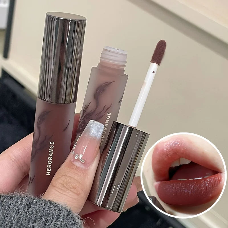 Matte Lip Gloss with Soft Velvet Texture High Color Payoff Transfer-Resistant Lip Makeup