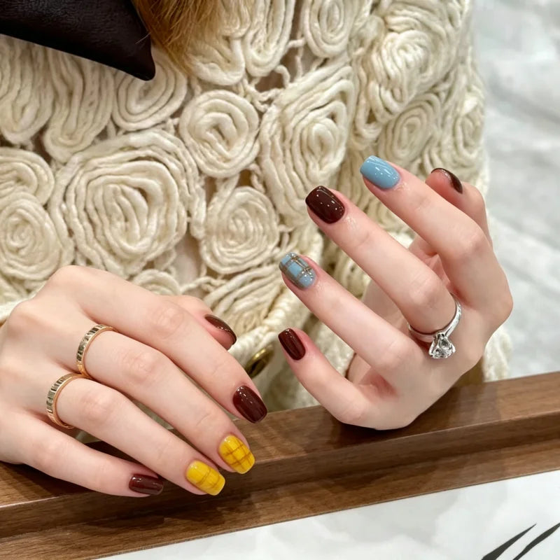 30PCS Cute Cartoon Short Fake Nails for Fall/Winter - Niche Design, Gift Set