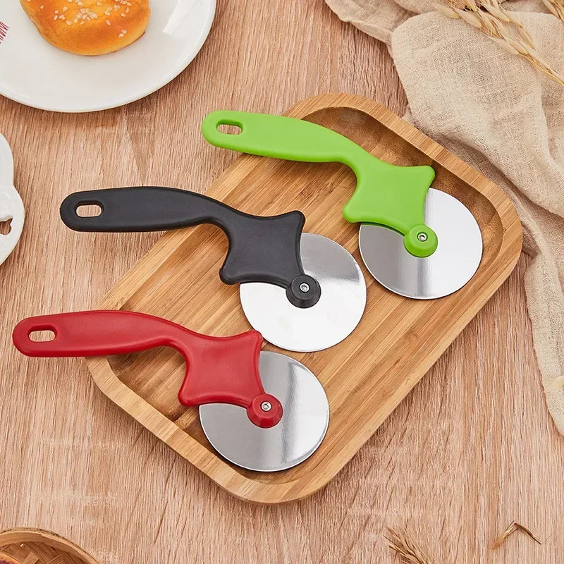 Stainless Steel Pizza Cutter Wheel with Handle - 18cm Kitchen Utensil