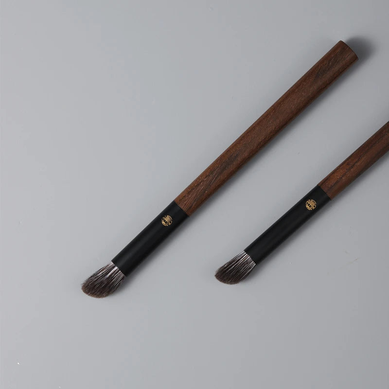 Professional Makeup Brush with Blue Fox Hair - Blending & Contouring Eye Shadow Brush