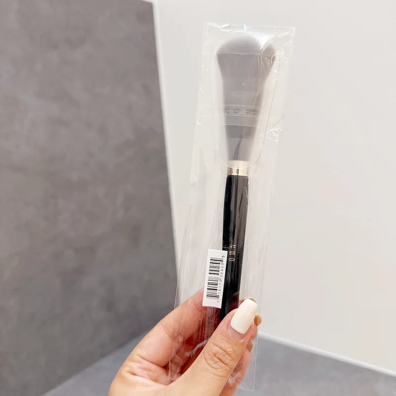 Angled Foundation Brush for Cream and Liquid Makeup - Soft Synthetic Hair