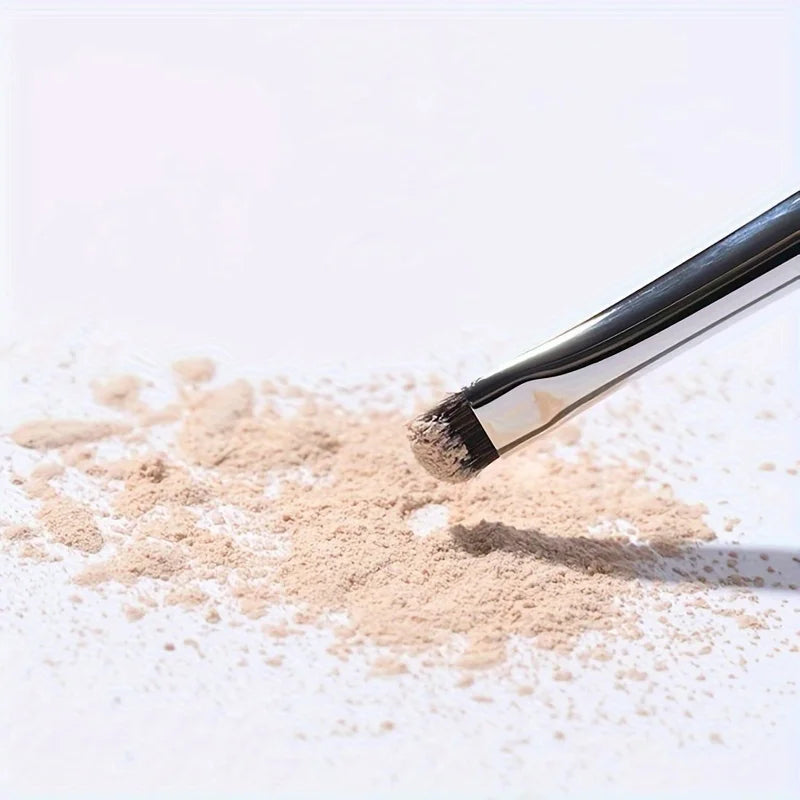 Small Eyeshadow Brush with Horse Hair & Plastic Handle for Precise Makeup Blending